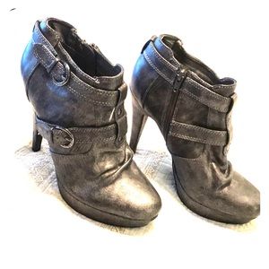 Guess buckle up booties